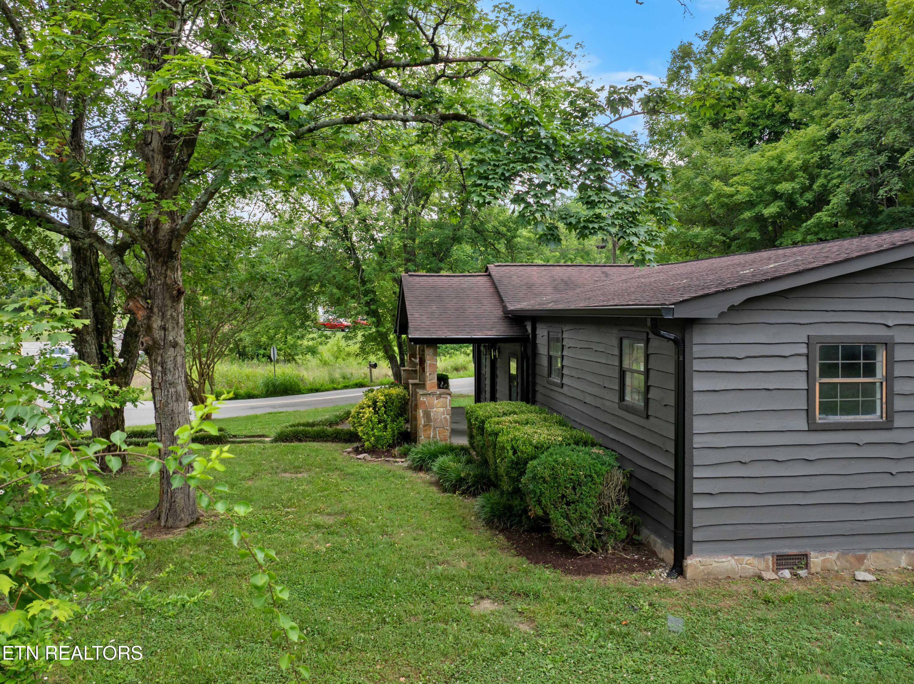 1729 W Brushy Valley Drive Powell TN 37849