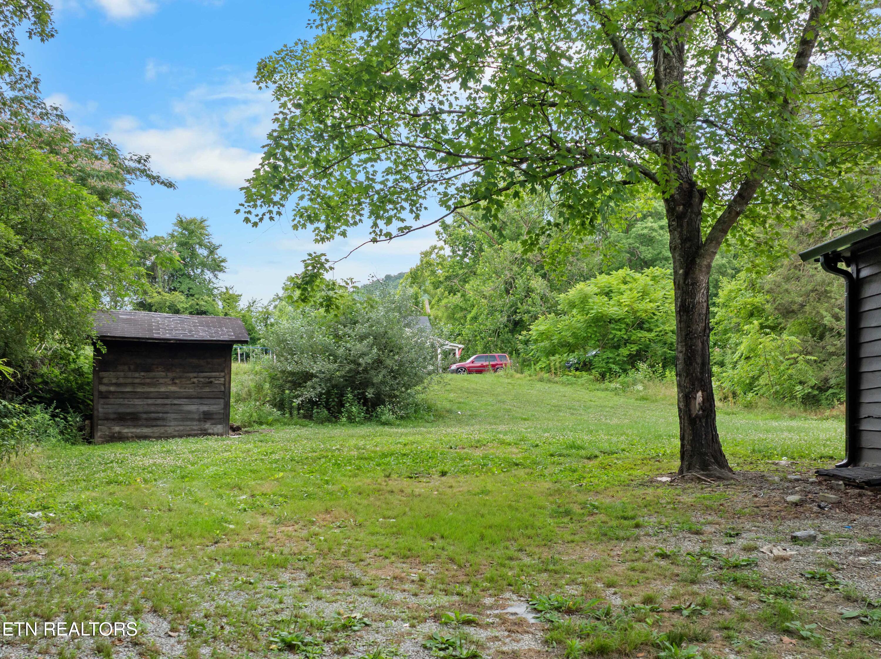 1729 W Brushy Valley Drive Powell TN 37849