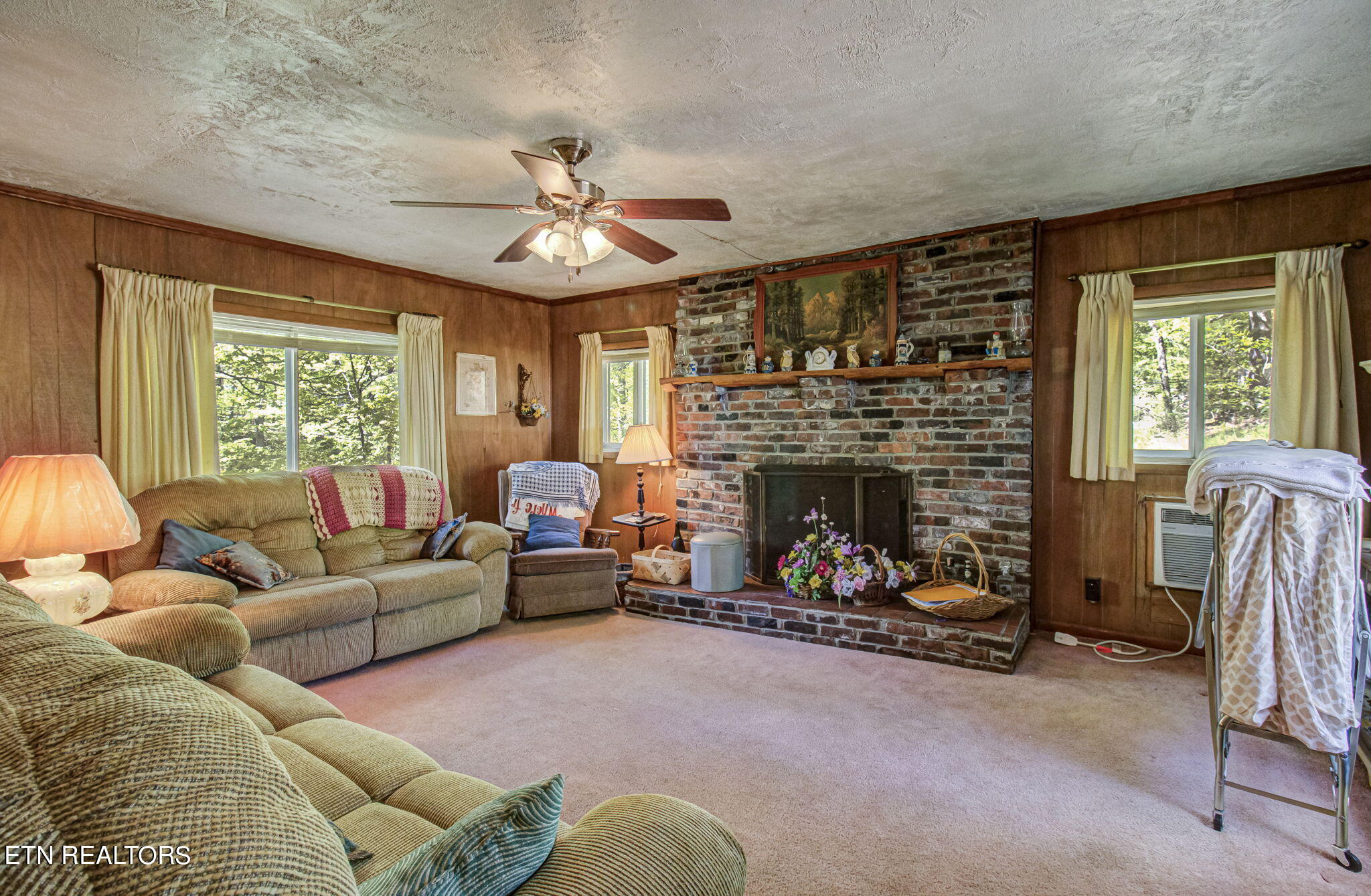 1909 Cheyene Trail Dandridge TN 37725