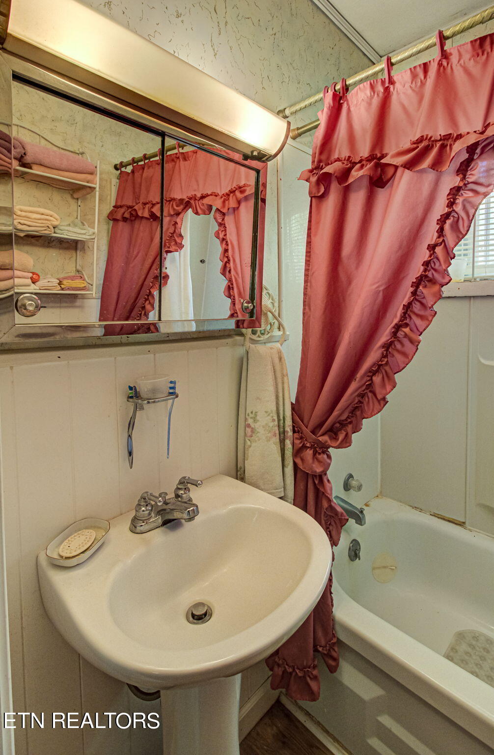 1909 Cheyene Trail Dandridge TN 37725