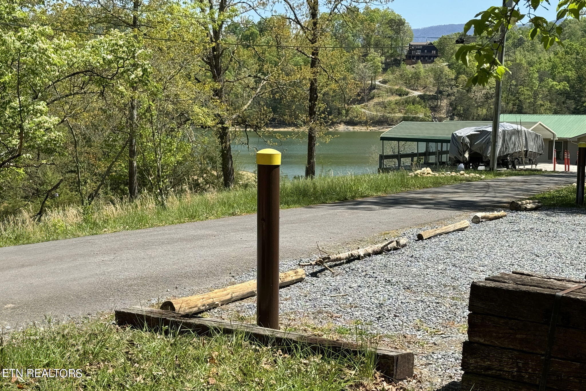 1909 Cheyene Trail Dandridge TN 37725