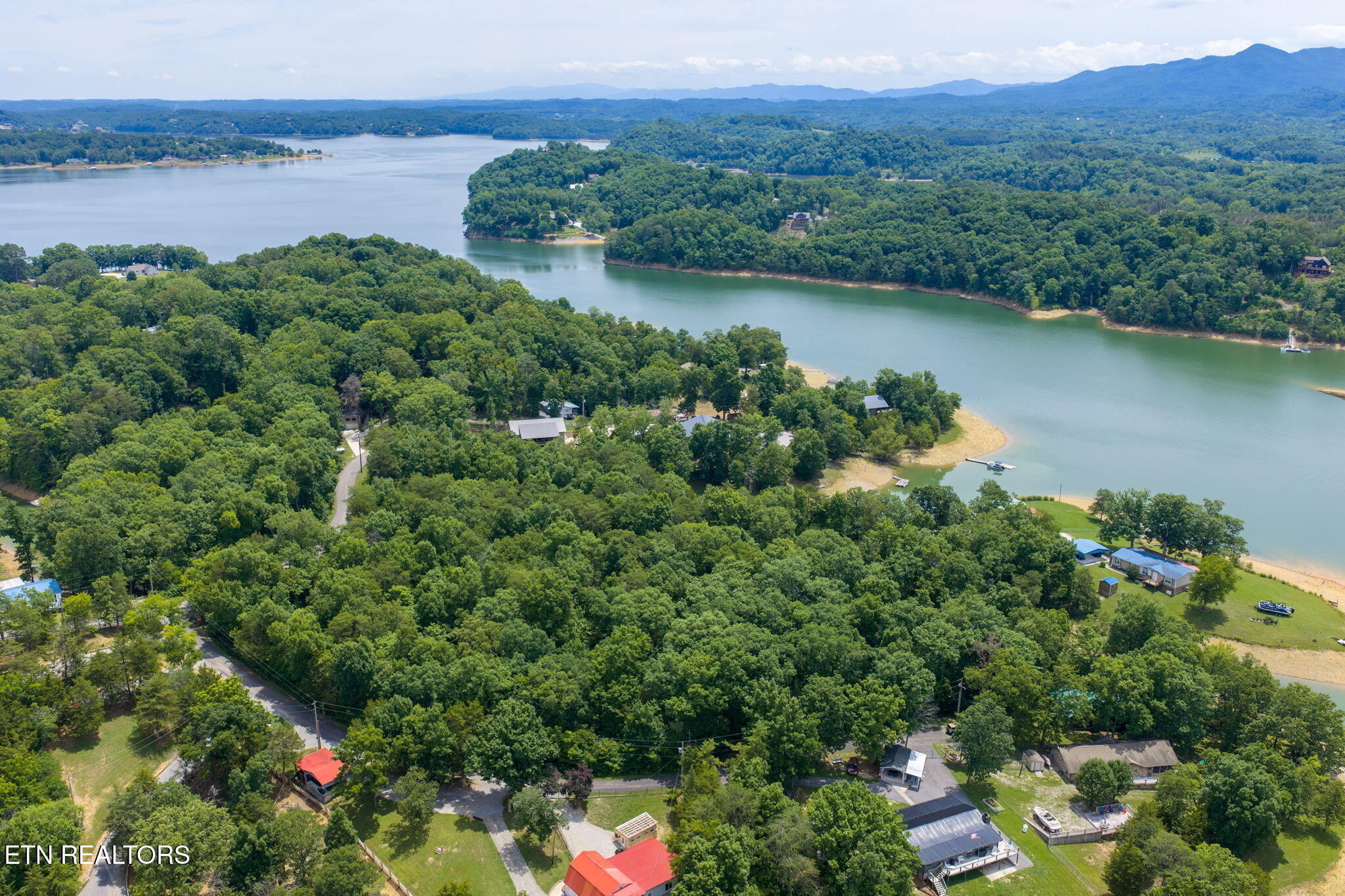 1909 Cheyene Trail Dandridge TN 37725