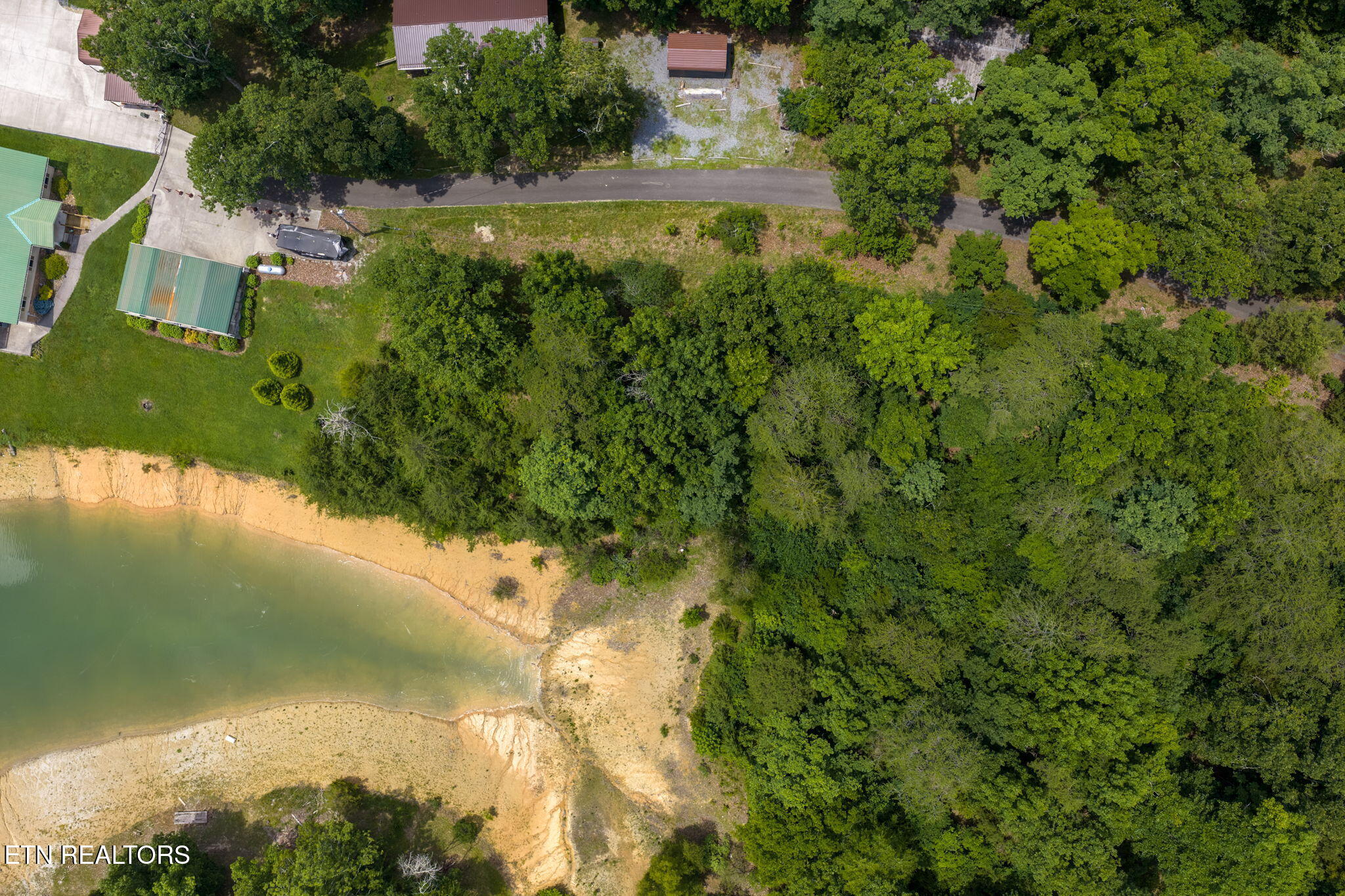 1909 Cheyene Trail Dandridge TN 37725