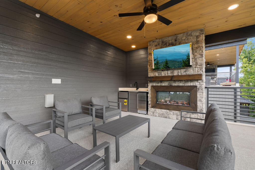 580 Warbonnet Way Pigeon Forge TN 37863