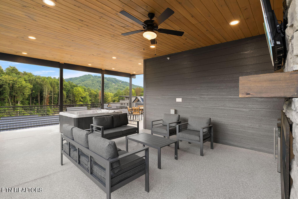 580 Warbonnet Way Pigeon Forge TN 37863