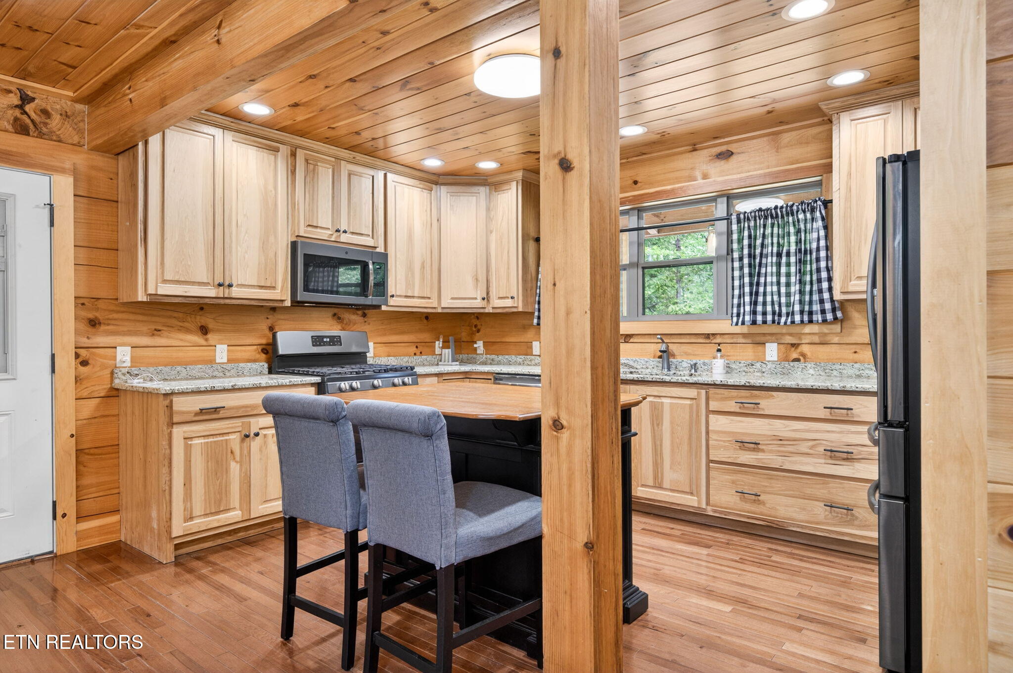 704 White Oak Road Monterey TN 38574