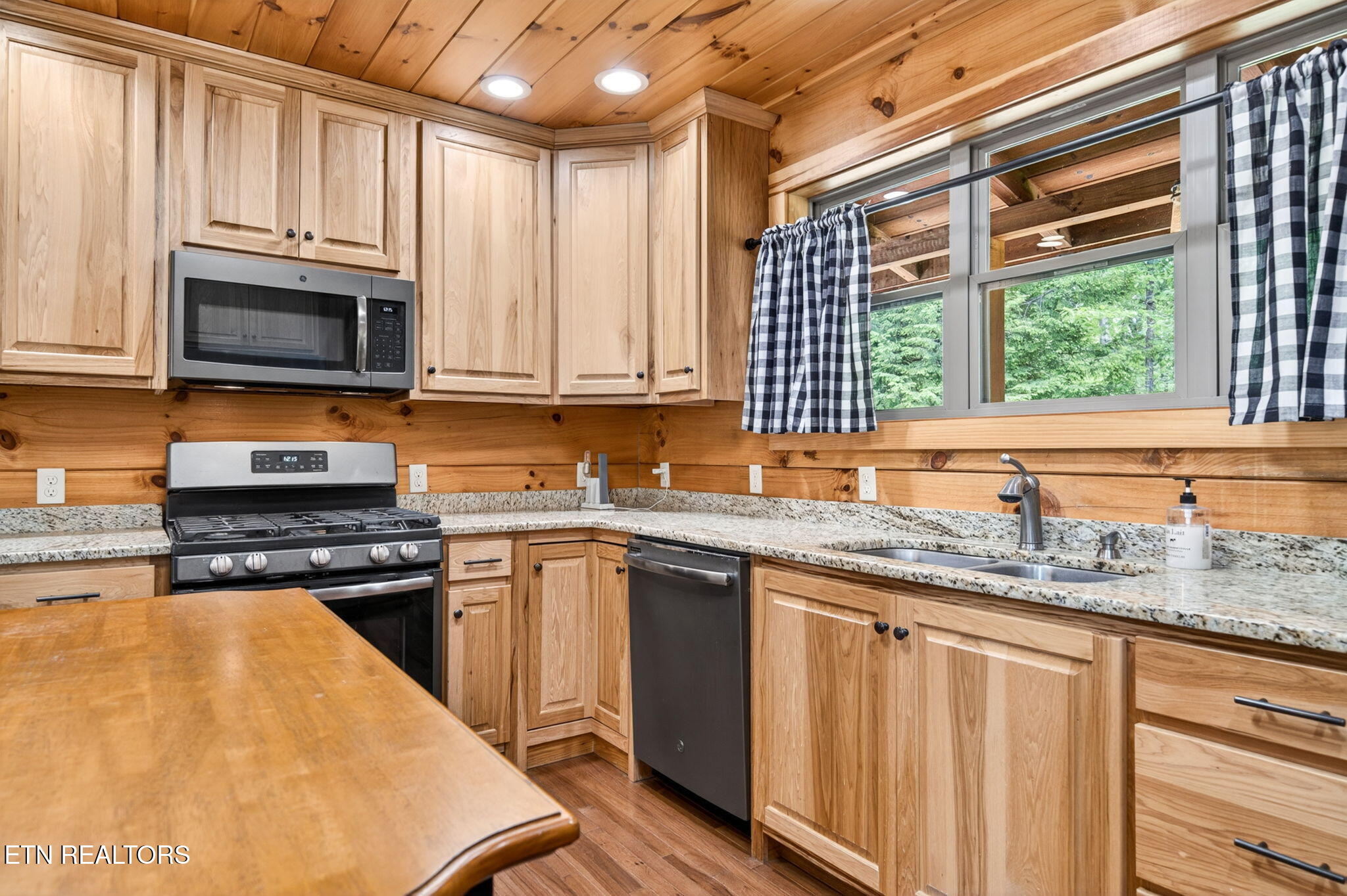 704 White Oak Road Monterey TN 38574