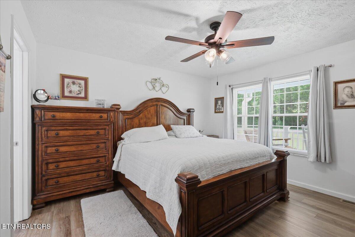 2042 Dutch Valley Road Clinton TN 37716