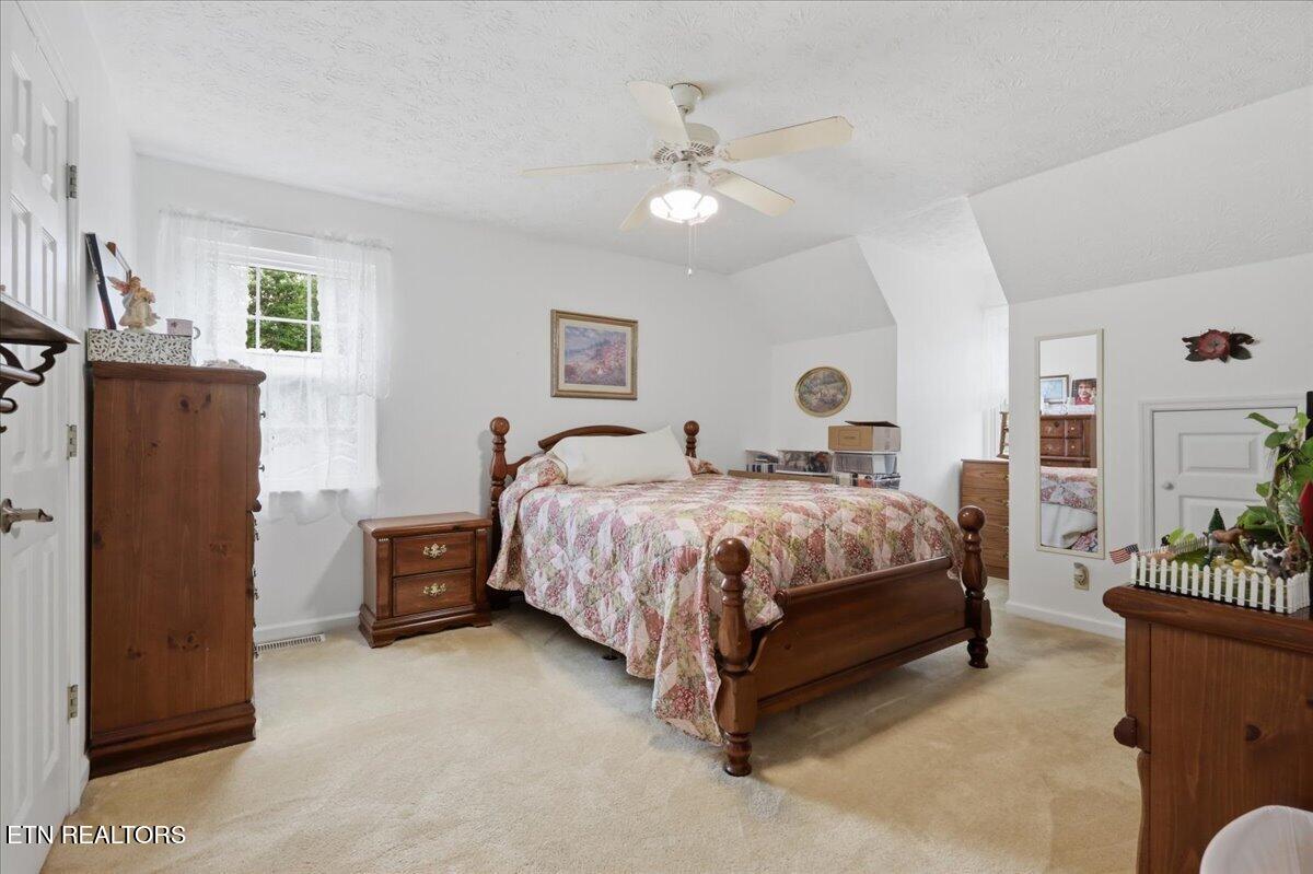 2042 Dutch Valley Road Clinton TN 37716