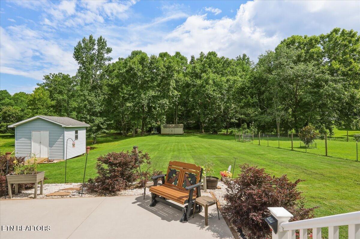 2042 Dutch Valley Road Clinton TN 37716