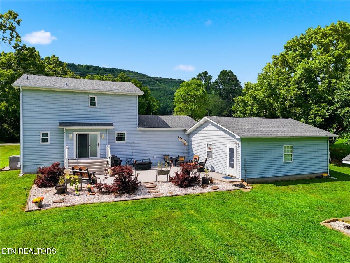 2042 Dutch Valley Road Clinton TN 37716