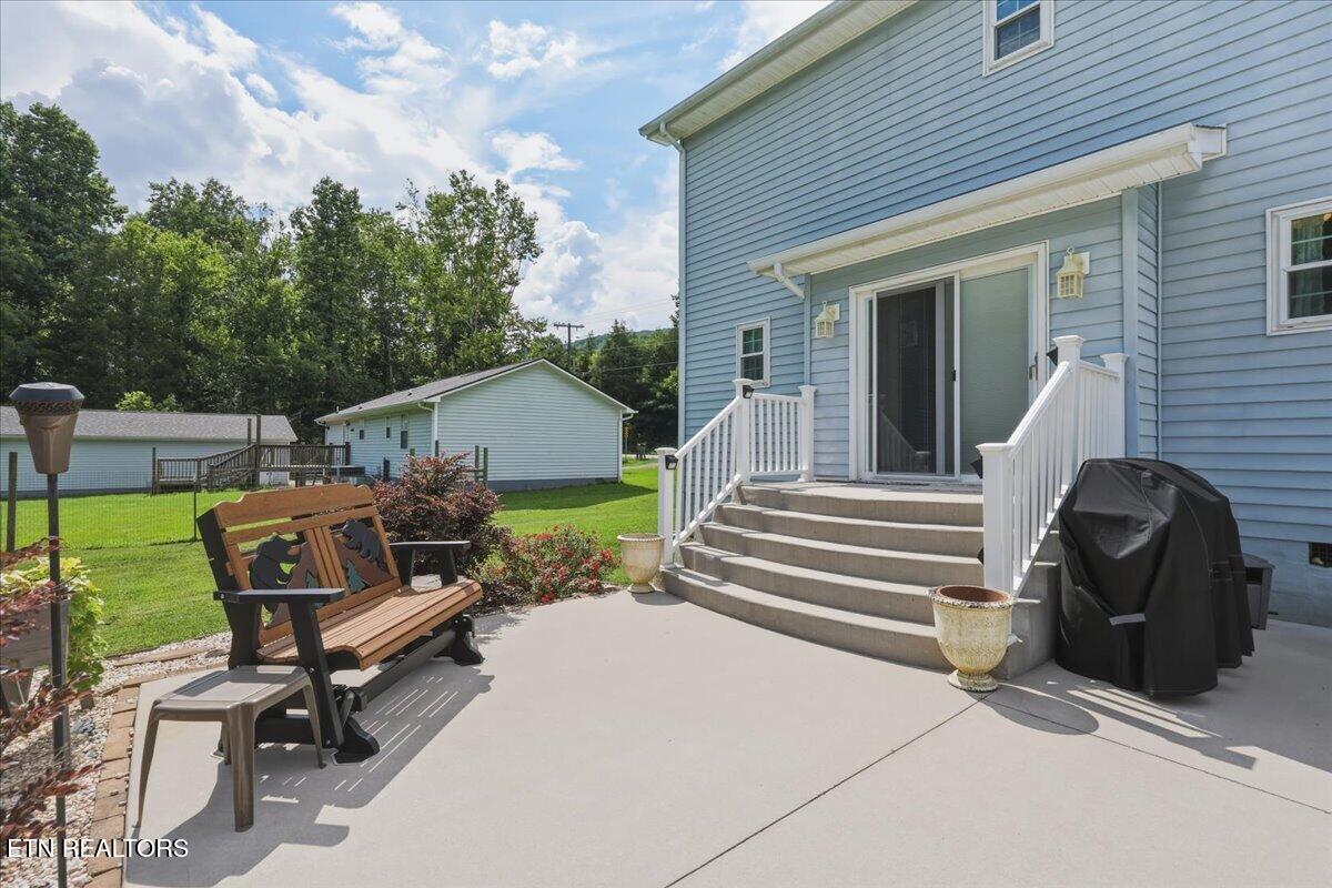 2042 Dutch Valley Road Clinton TN 37716