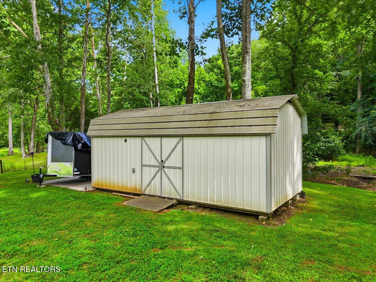 2042 Dutch Valley Road Clinton TN 37716