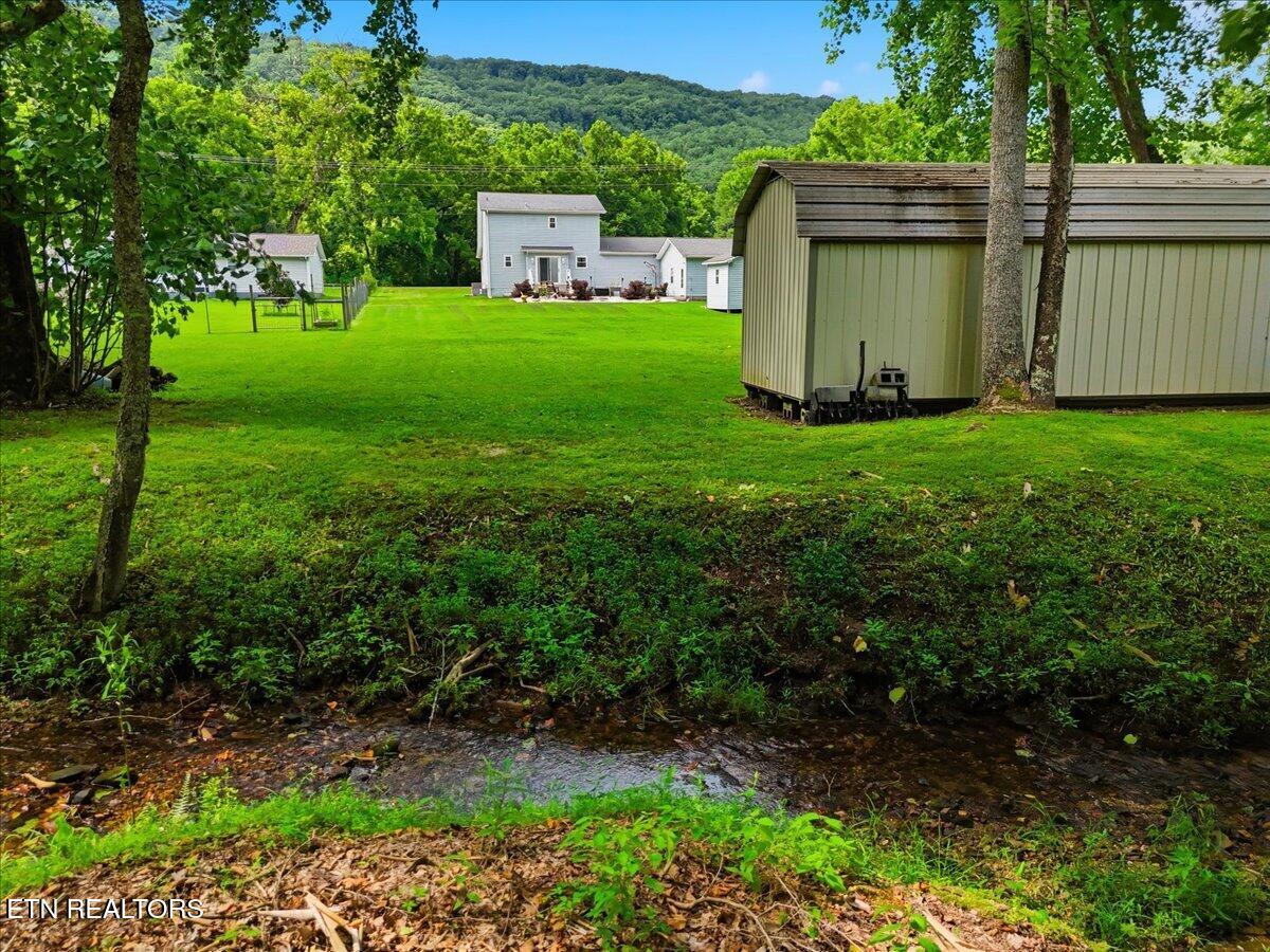 2042 Dutch Valley Road Clinton TN 37716