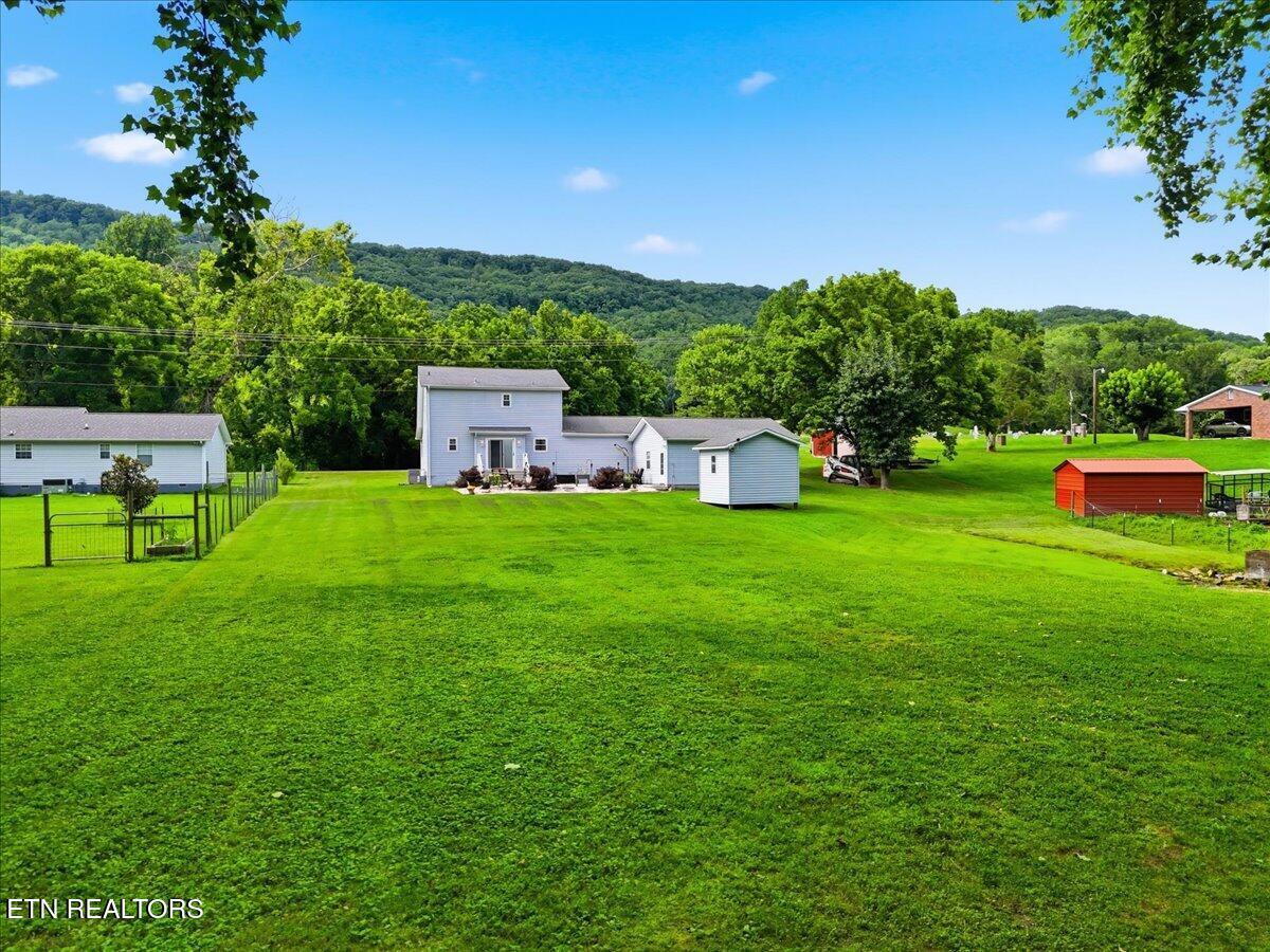 2042 Dutch Valley Road Clinton TN 37716