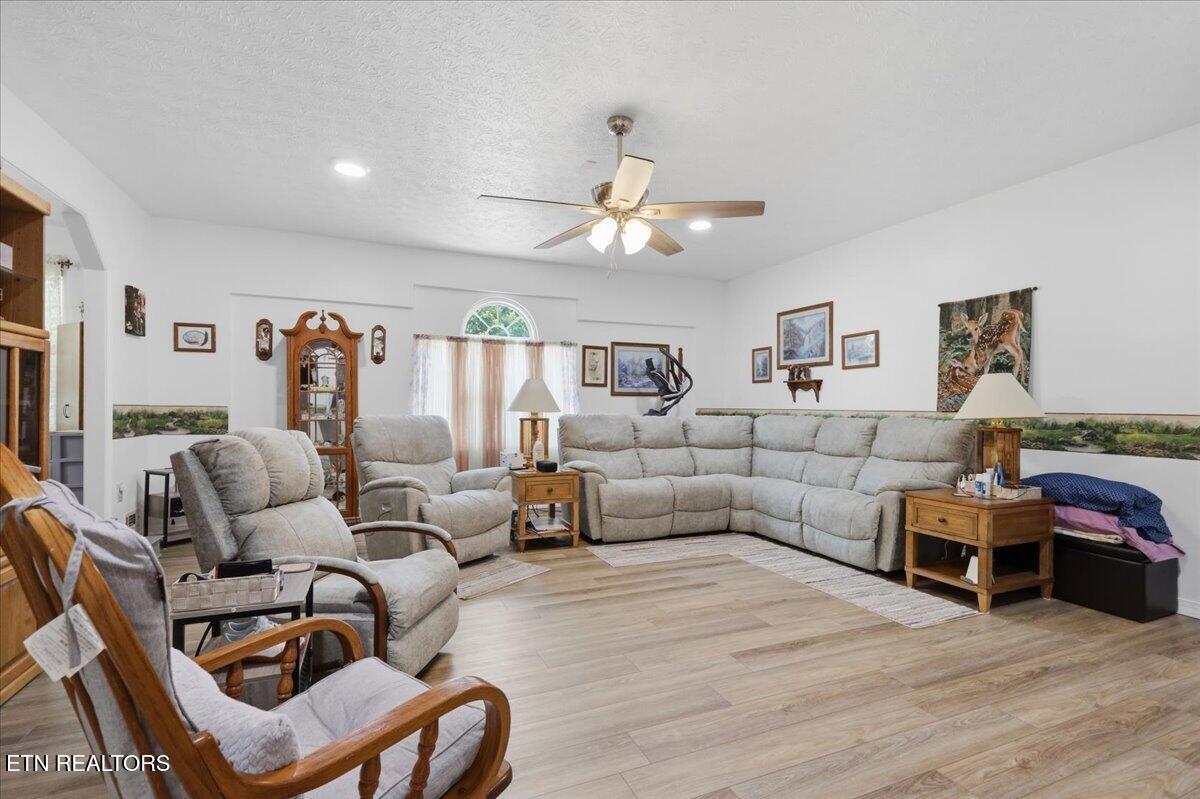 2042 Dutch Valley Road Clinton TN 37716