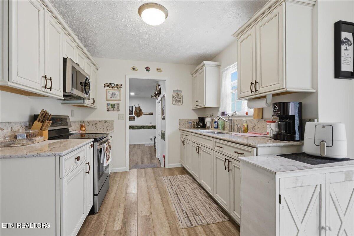 2042 Dutch Valley Road Clinton TN 37716