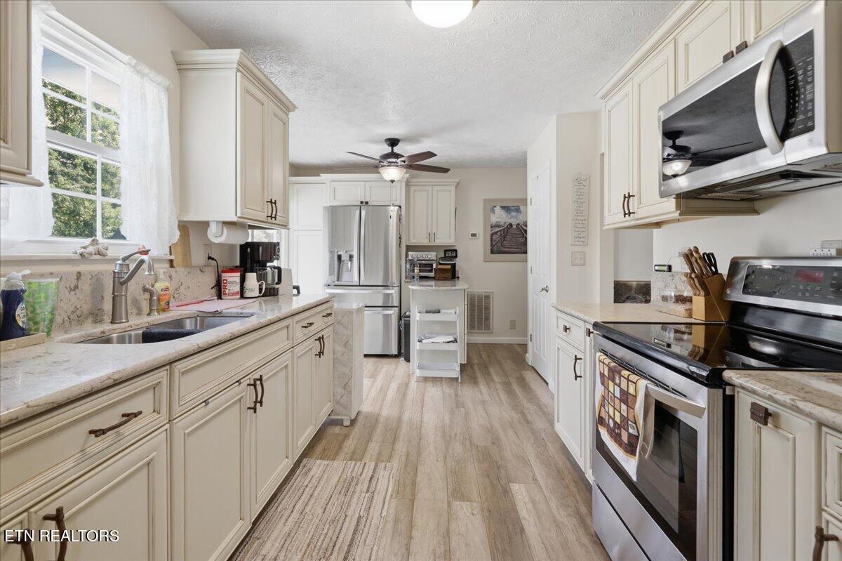 2042 Dutch Valley Road Clinton TN 37716
