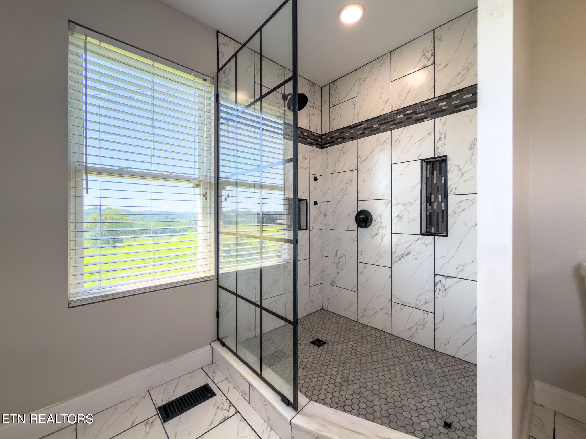 185 Hillview Lane Loudon TN 37774