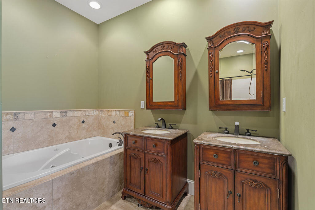 170 Short Bark Lane Madisonville TN 37354