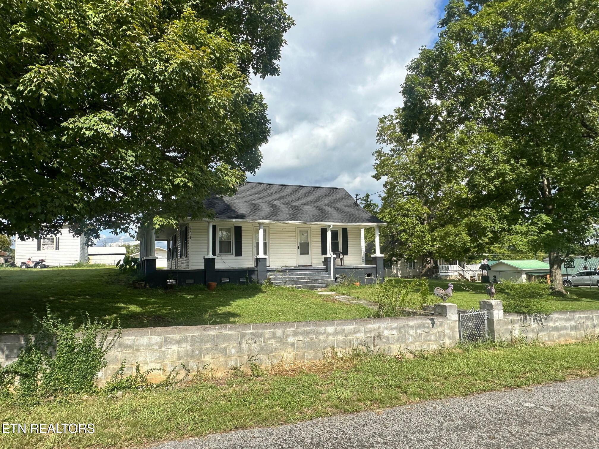 204 Queener Street Jacksboro TN 37757