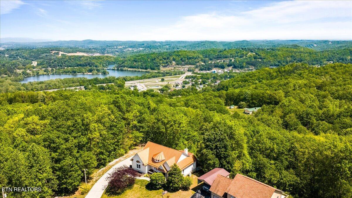 286 Bobcat Trail Caryville TN 37714