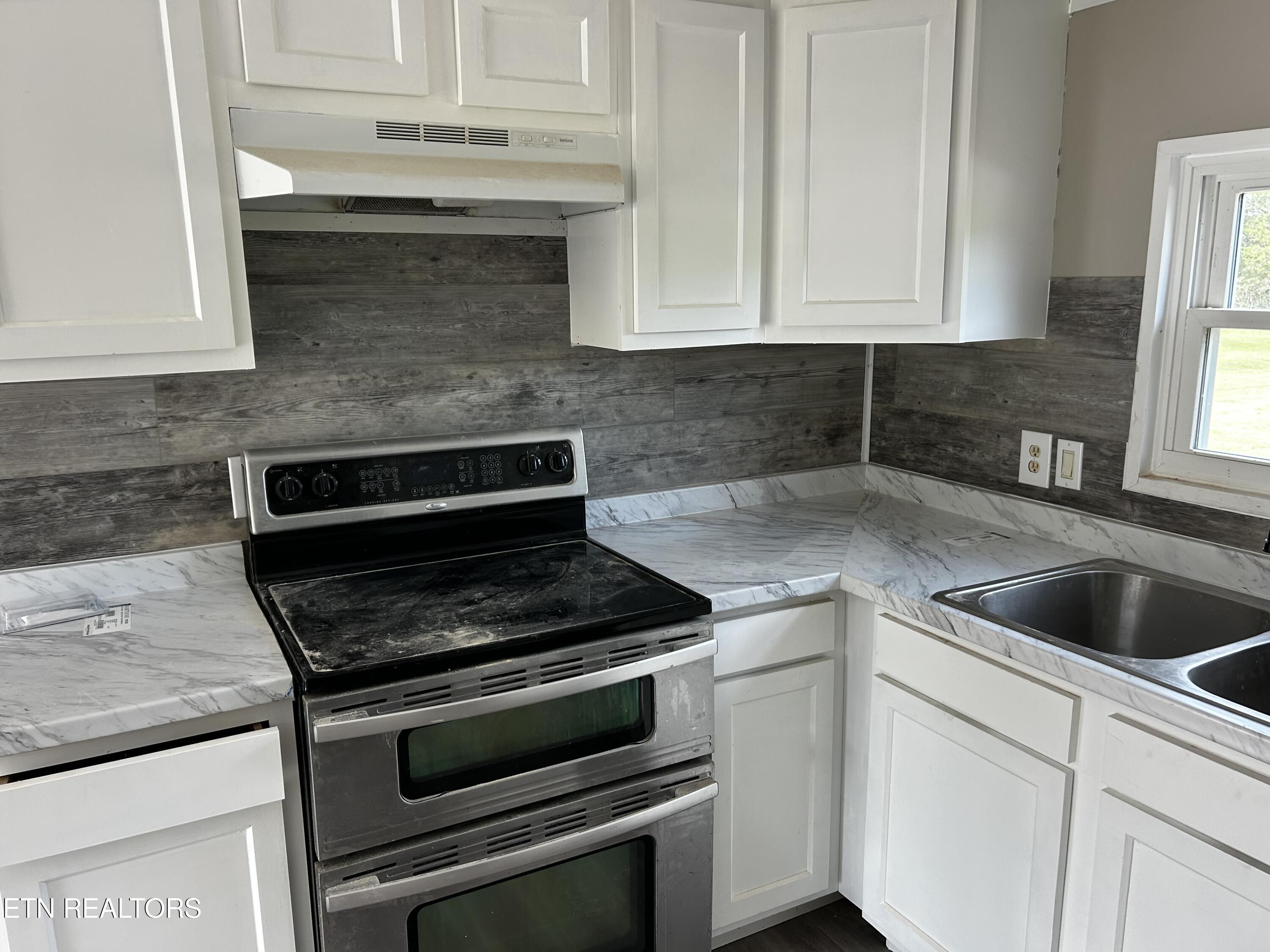 139 Village Lane Madisonville TN 37354