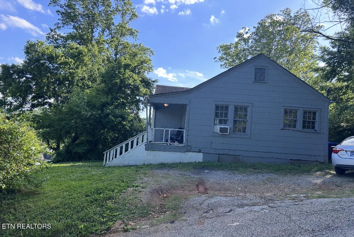 429 Sewanee Street Harriman TN 37748