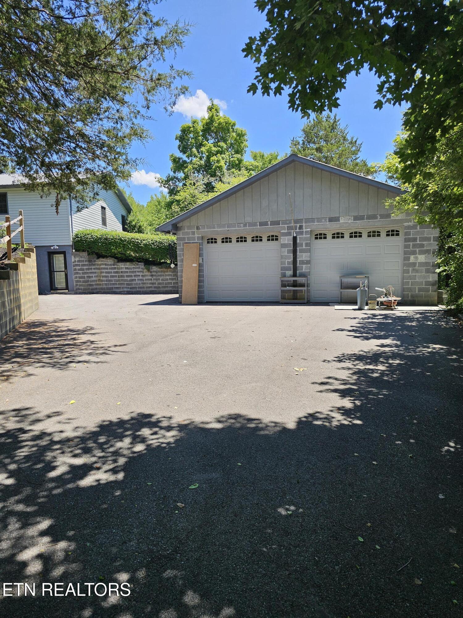 2140 Chapman Highway Sevierville TN 37876