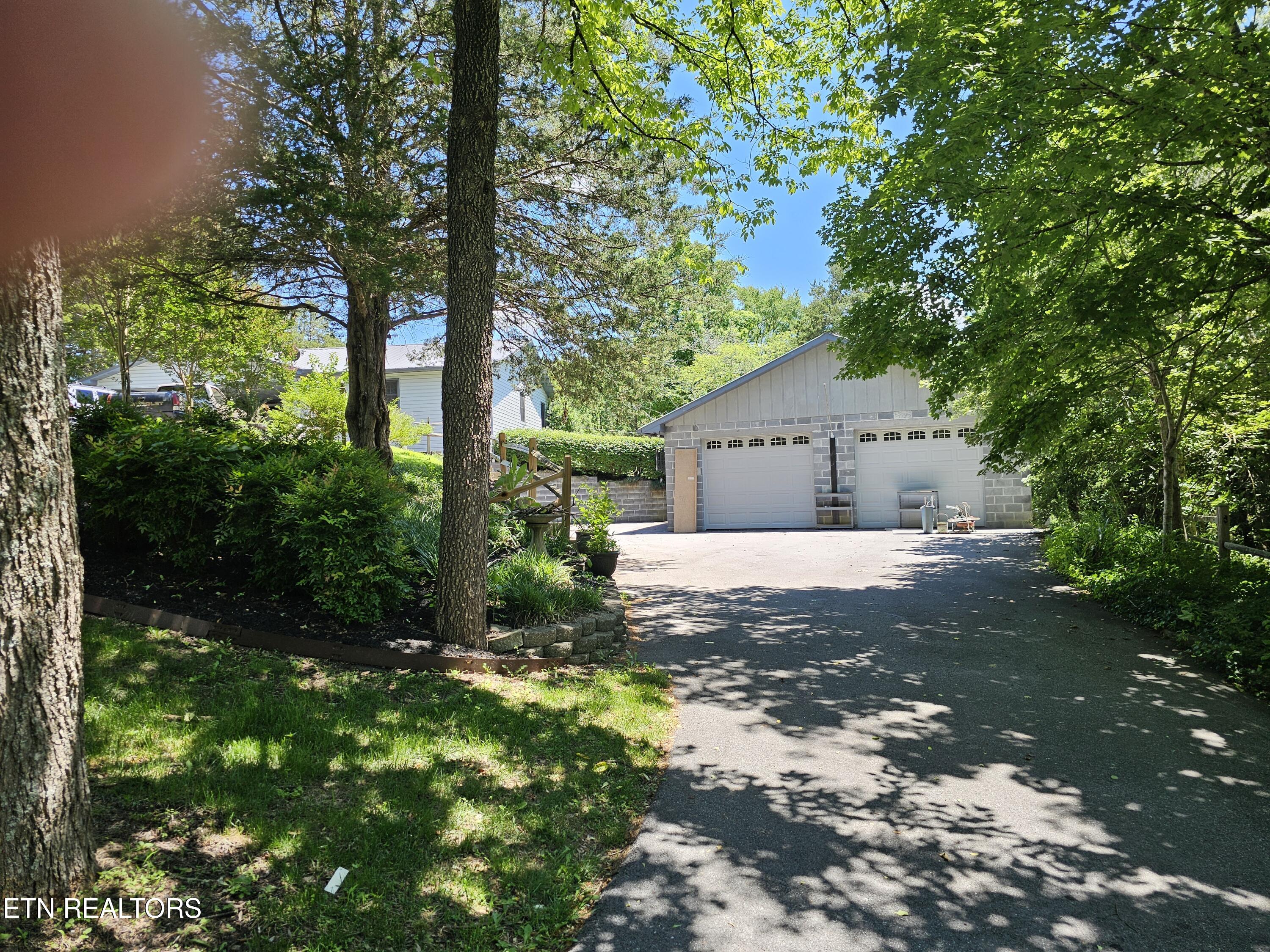 2140 Chapman Highway Sevierville TN 37876