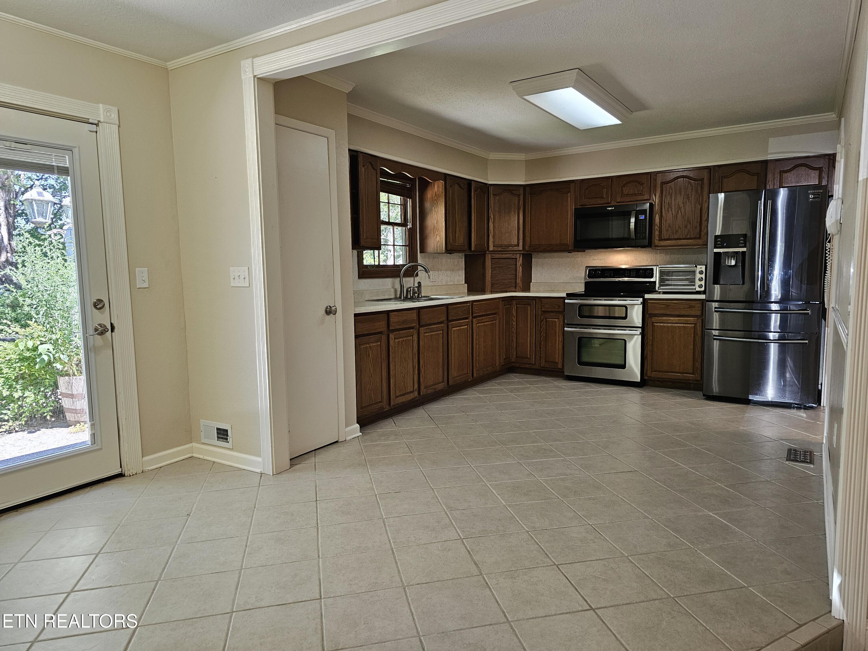 2140 Chapman Highway Sevierville TN 37876