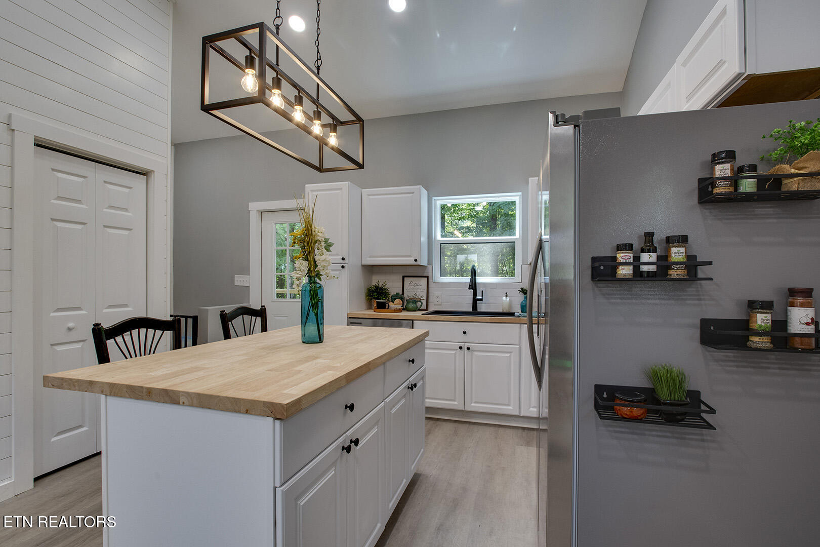 329 Old Emory Road Clinton TN 37716
