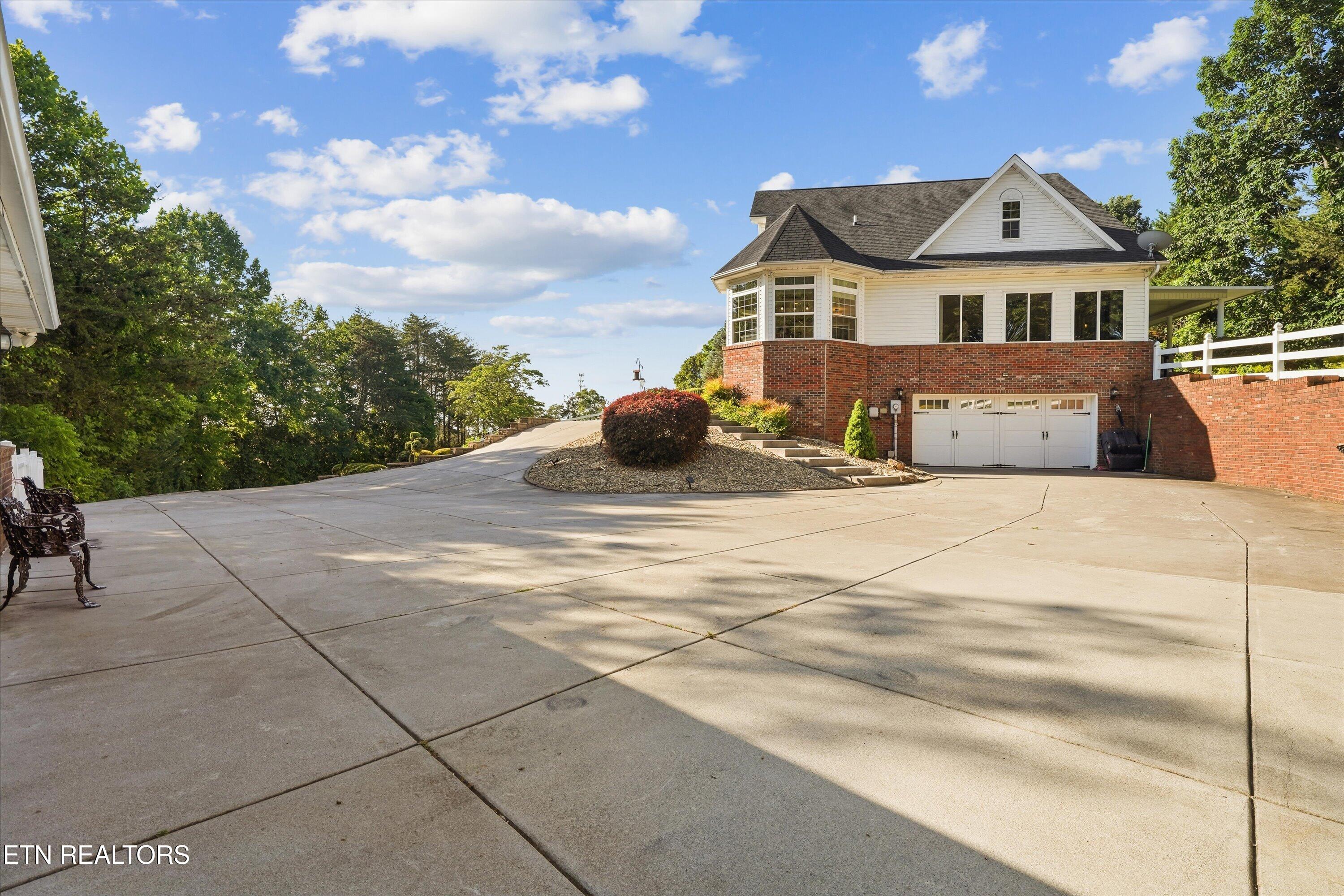 619 Emerald Avenue Kodak TN 37764