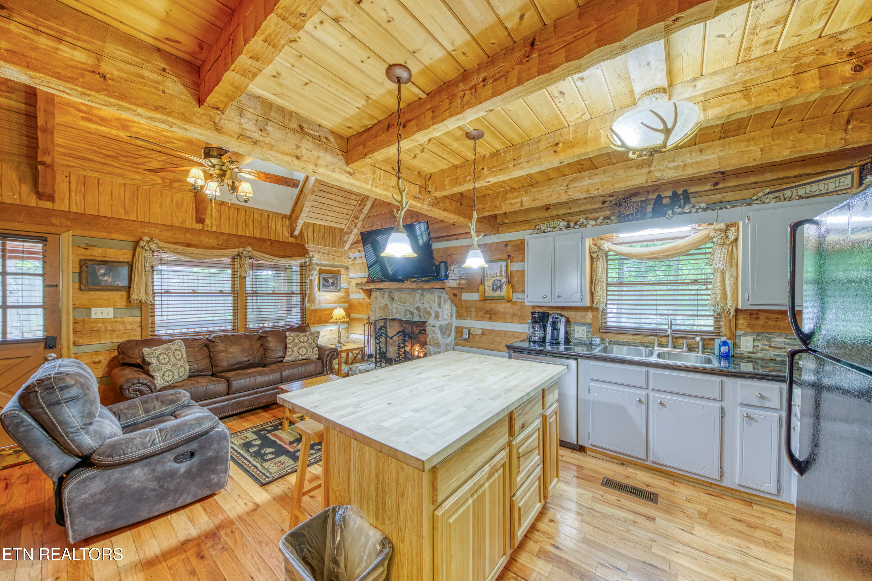 1136 E Foothills Drive Gatlinburg TN 37738