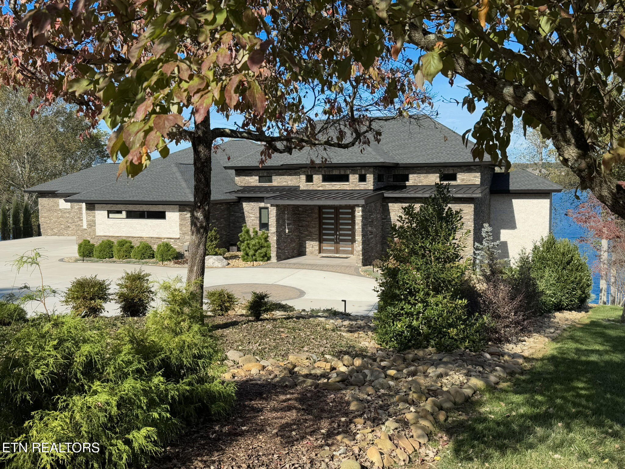 322 Okmulgee Circle Loudon TN 37774