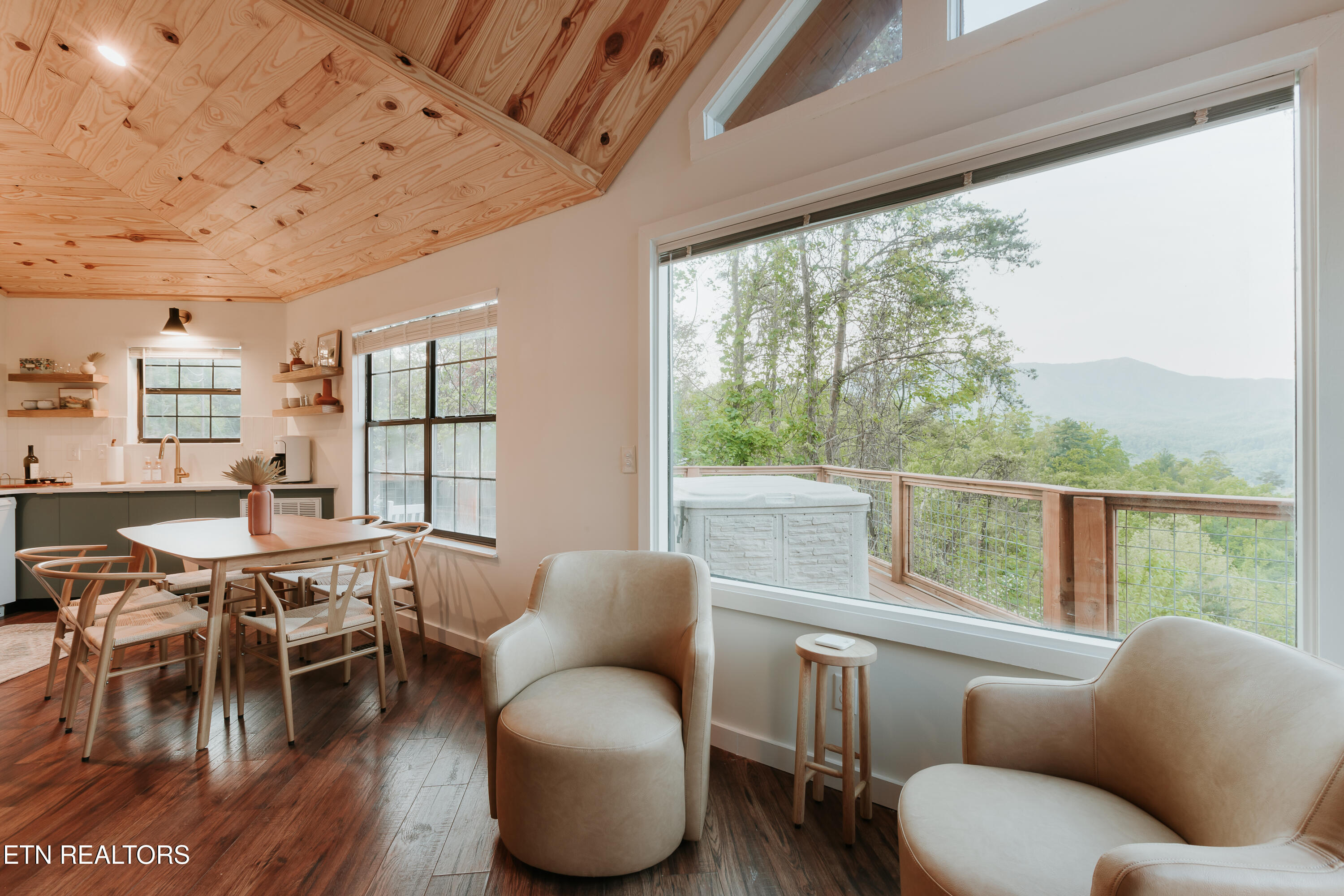 1052 E Foothills Drive Gatlinburg TN 37738