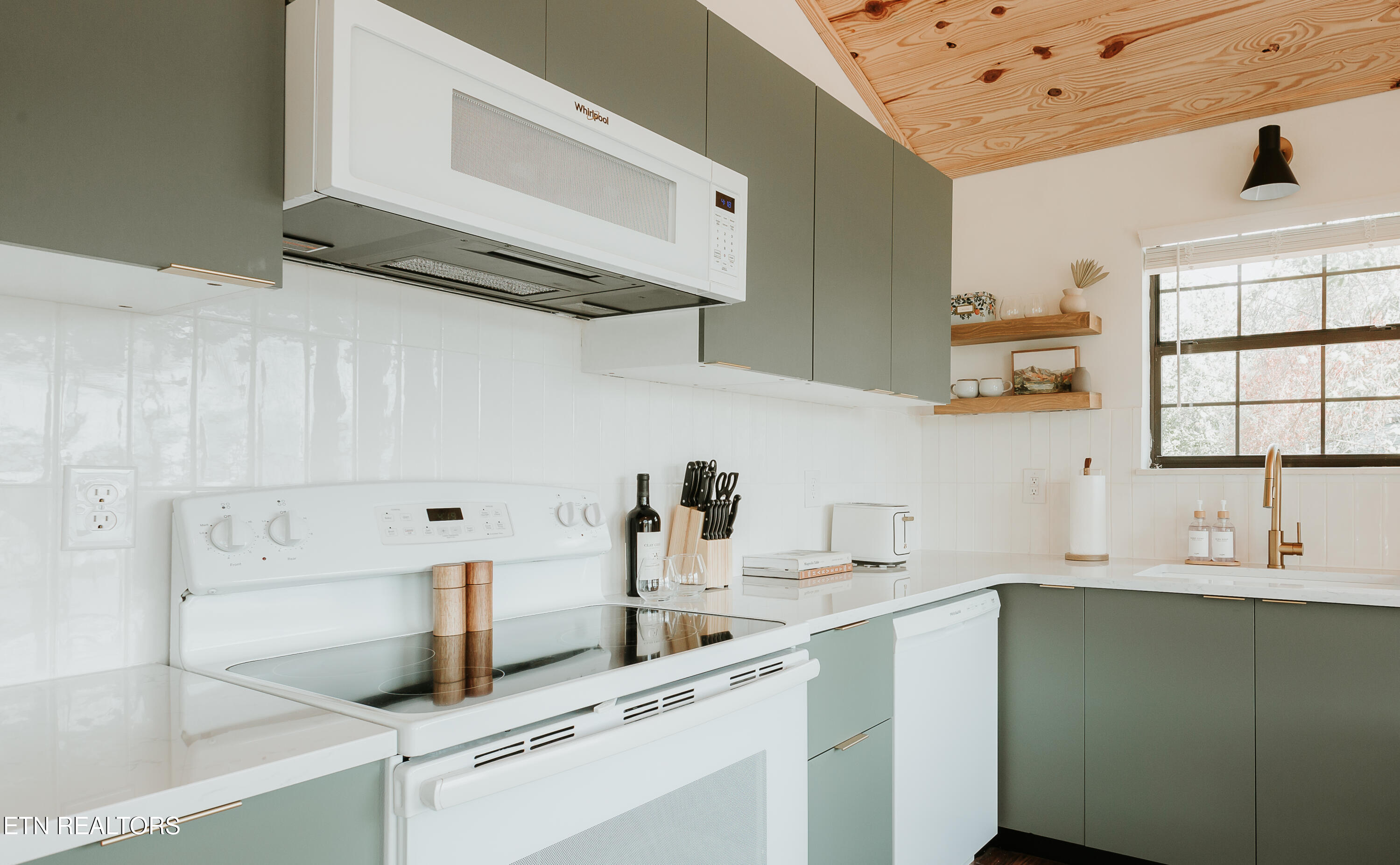 1052 E Foothills Drive Gatlinburg TN 37738