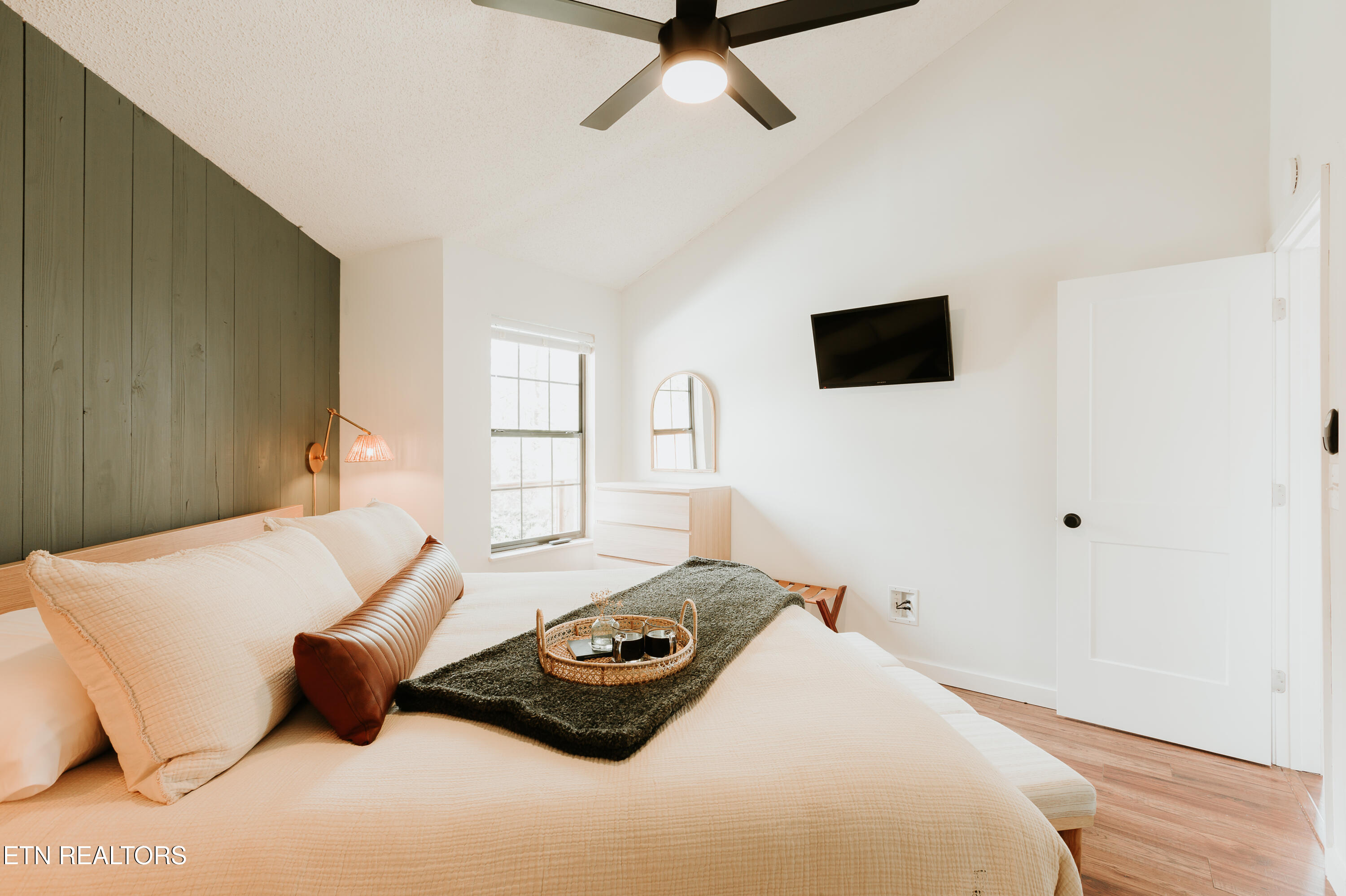 1052 E Foothills Drive Gatlinburg TN 37738