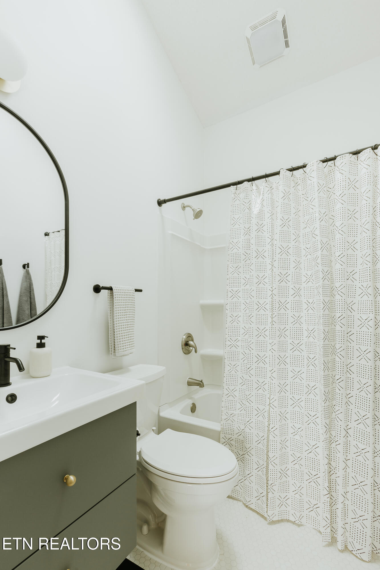 1052 E Foothills Drive Gatlinburg TN 37738