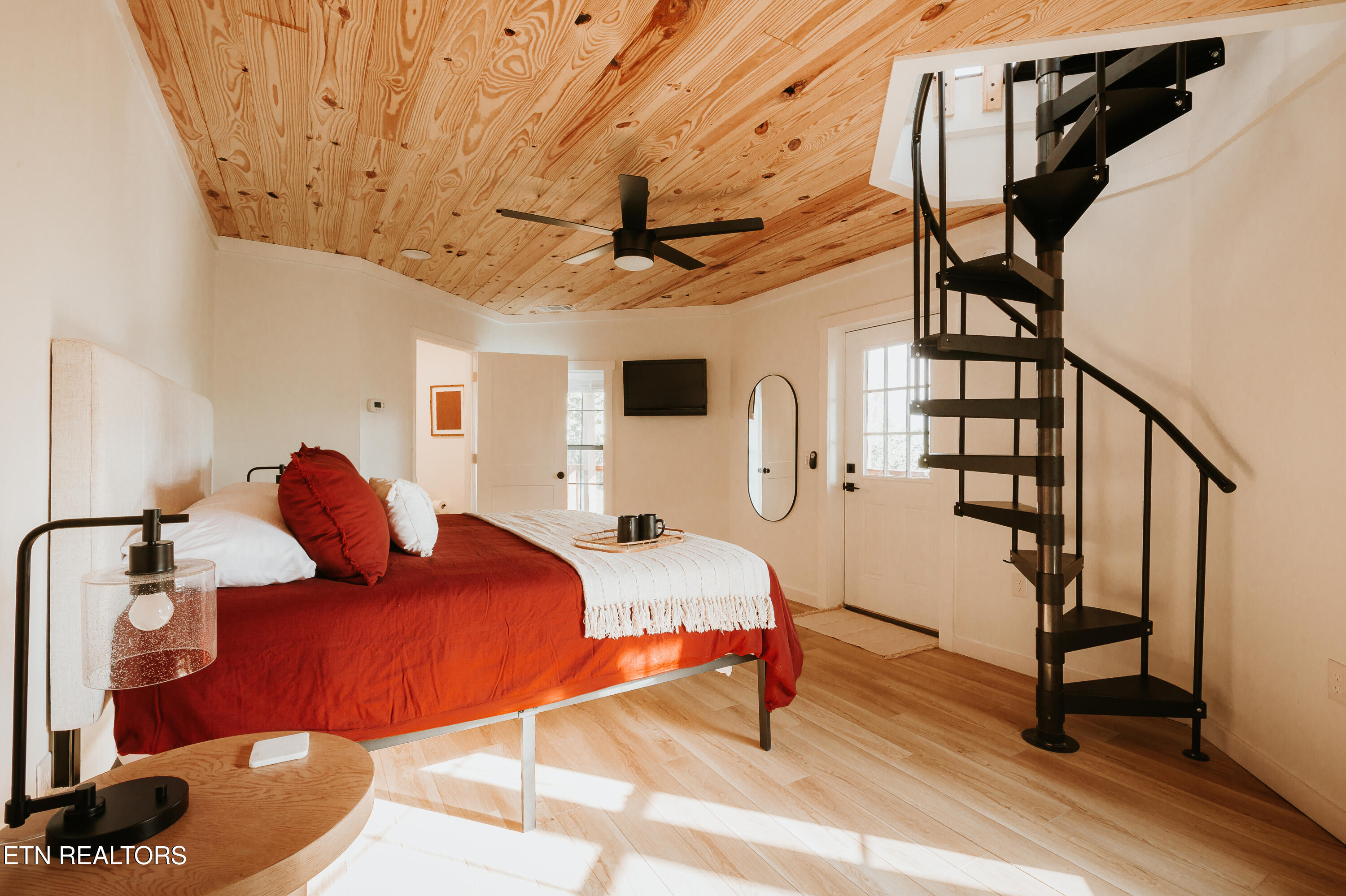 1052 E Foothills Drive Gatlinburg TN 37738