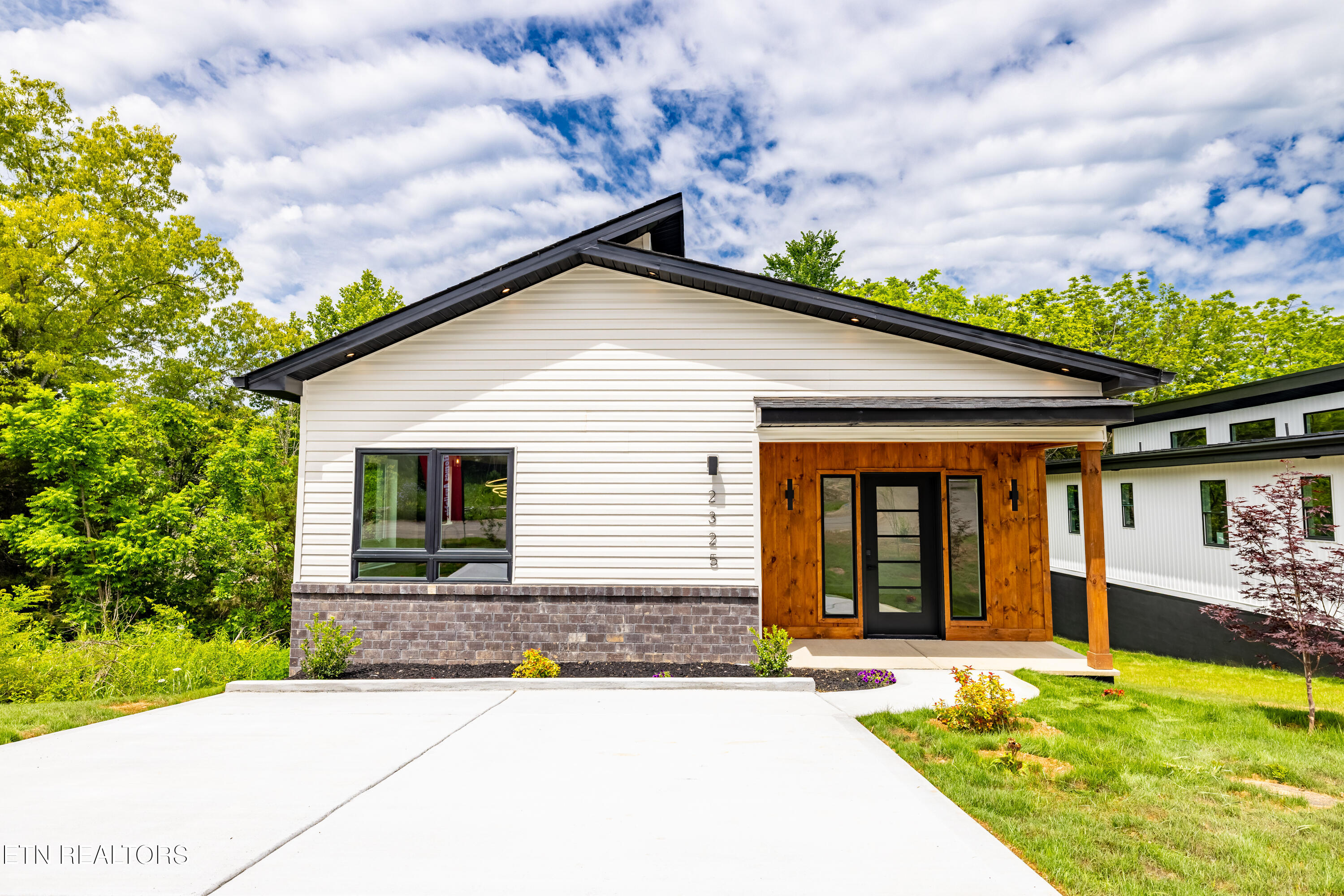 2325 Rock Gardens Drive Sevierville TN 37876