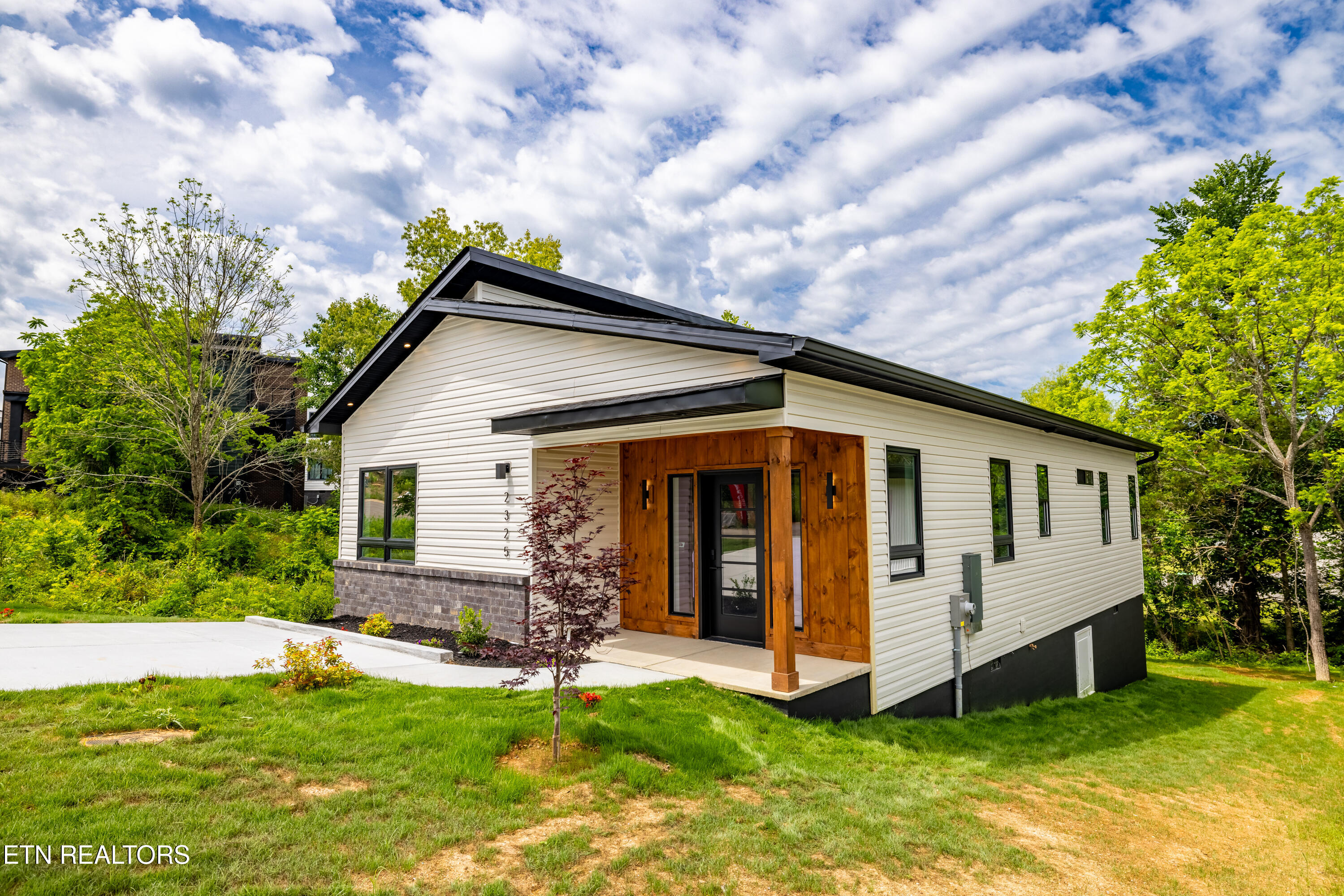 2325 Rock Gardens Drive Sevierville TN 37876