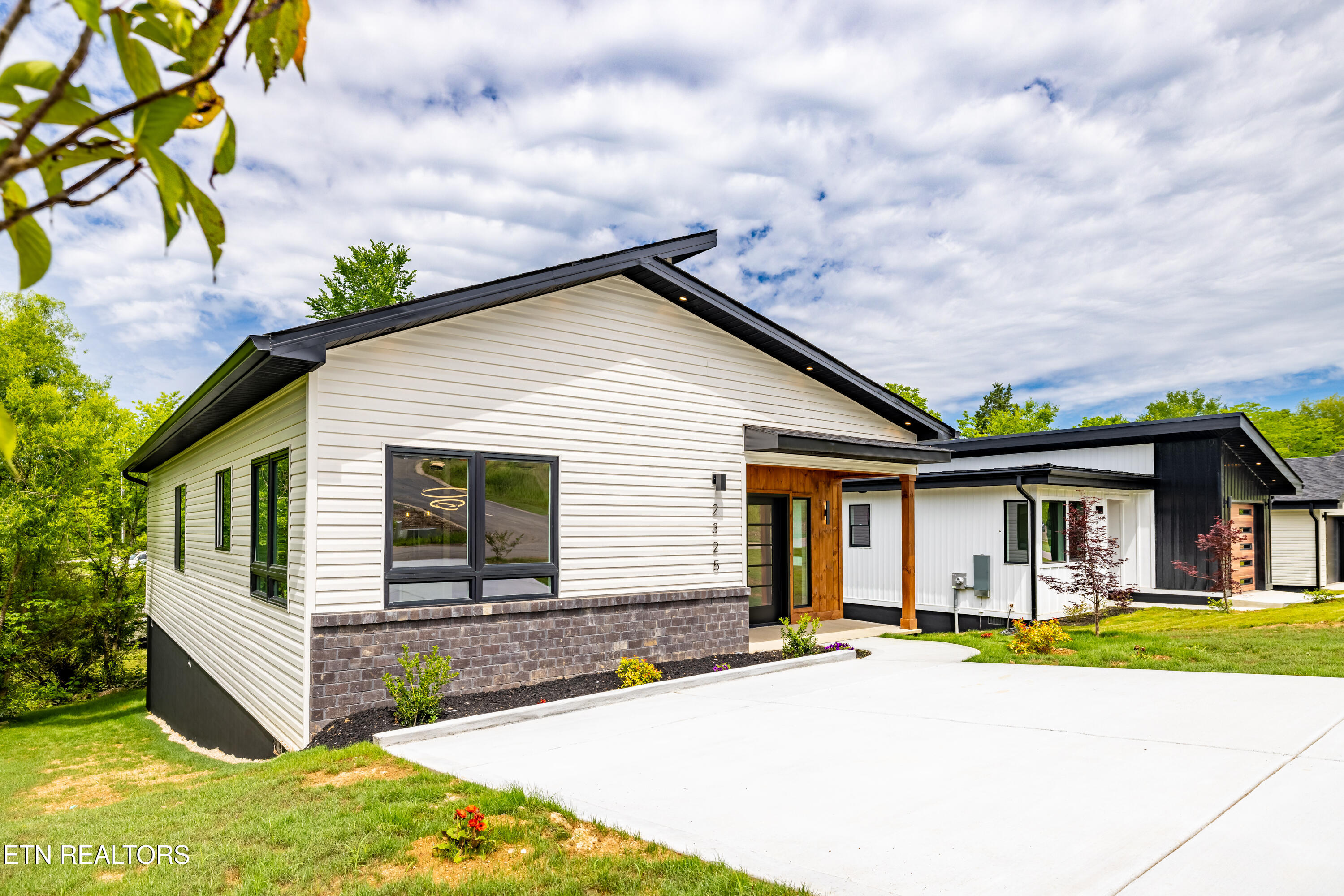 2325 Rock Gardens Drive Sevierville TN 37876