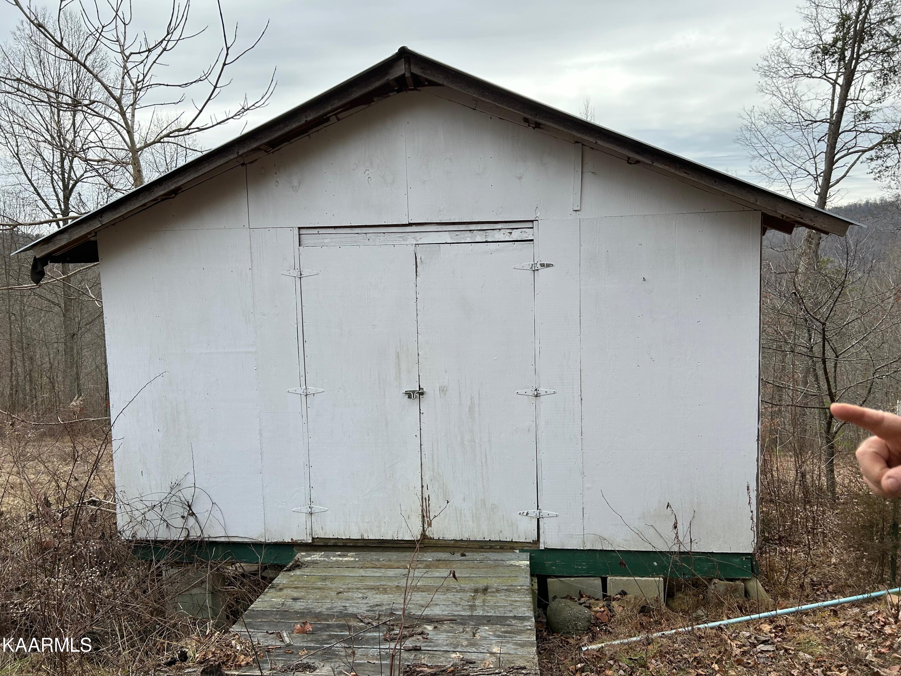 5271 Vardy Blackwater Road Sneedville TN 37869