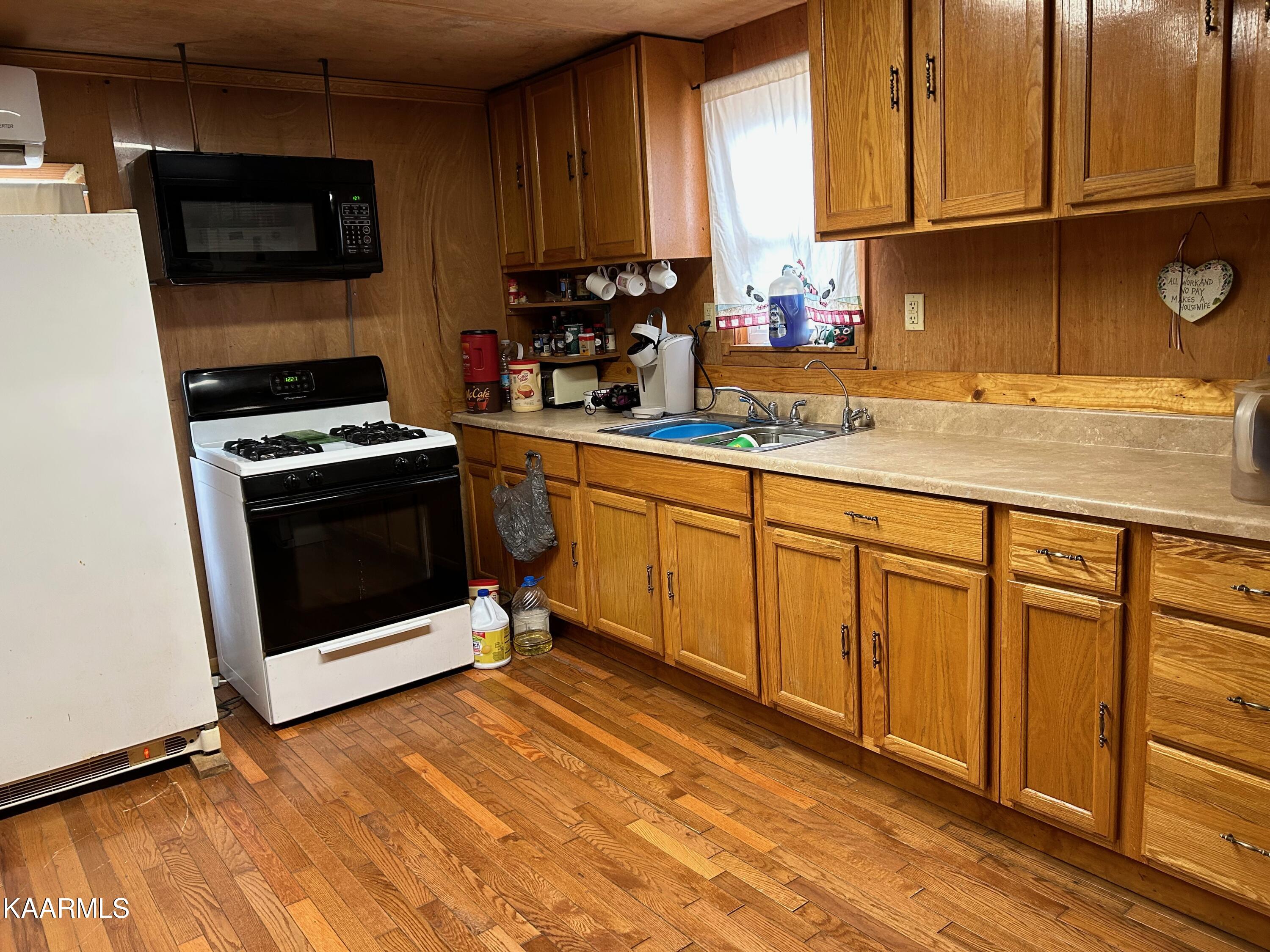 5271 Vardy Blackwater Road Sneedville TN 37869