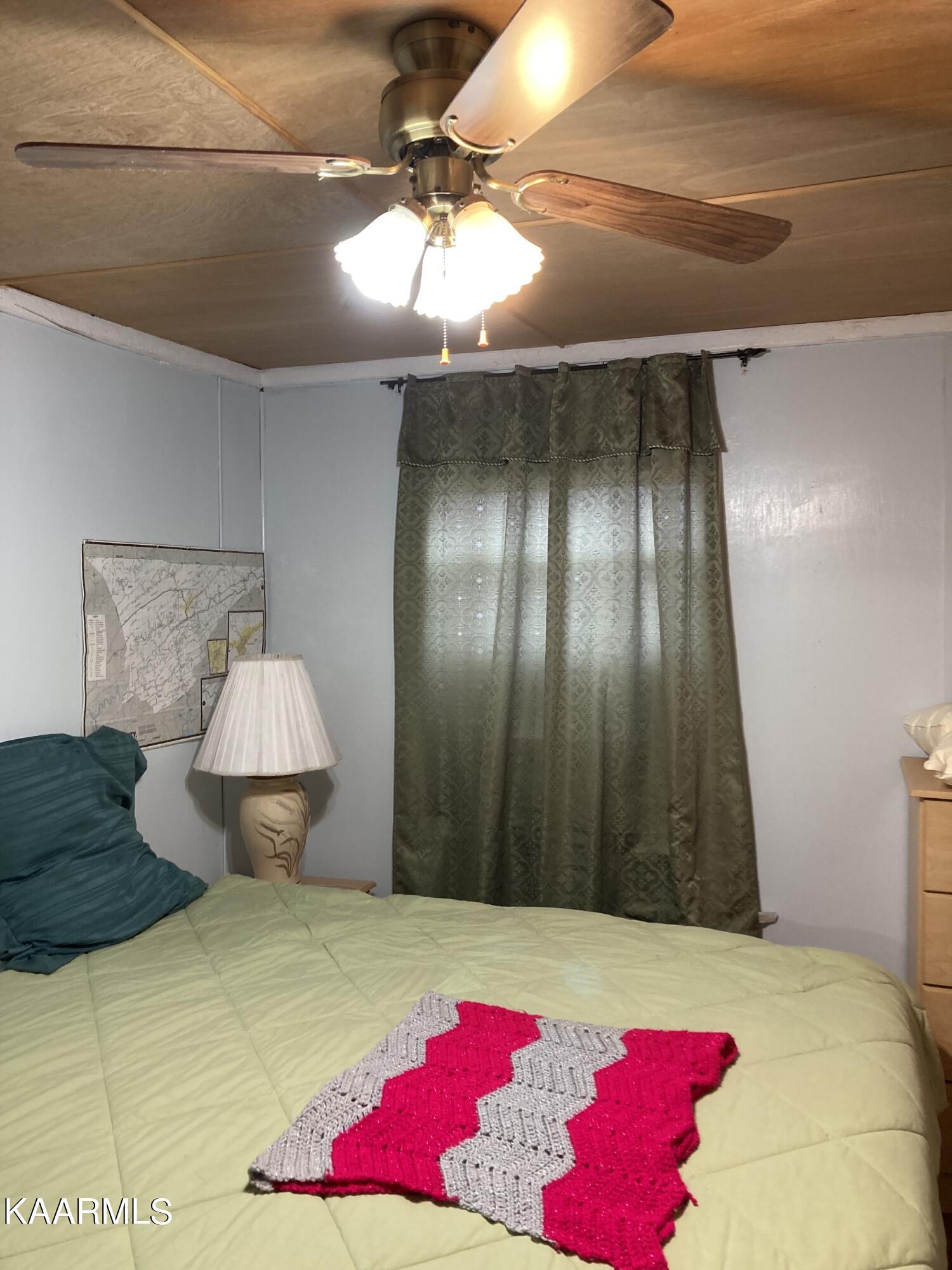 5271 Vardy Blackwater Road Sneedville TN 37869