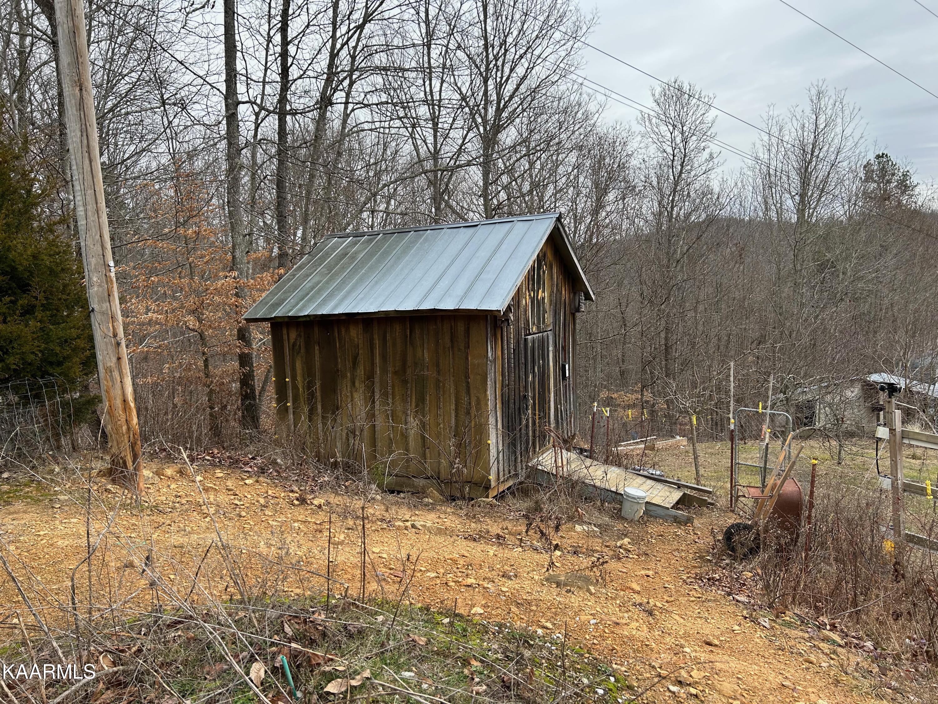 5271 Vardy Blackwater Road Sneedville TN 37869