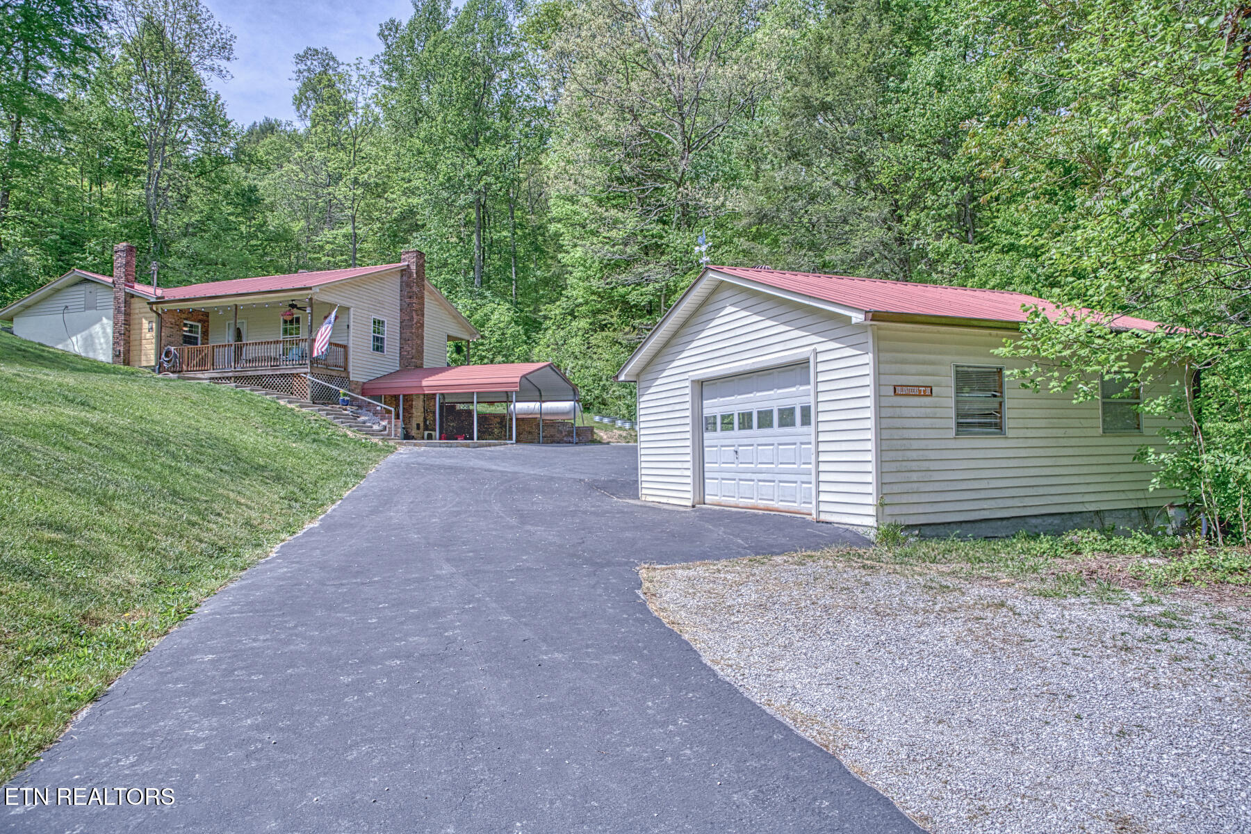 2952 Hanging Limb Highway Monterey TN 38574