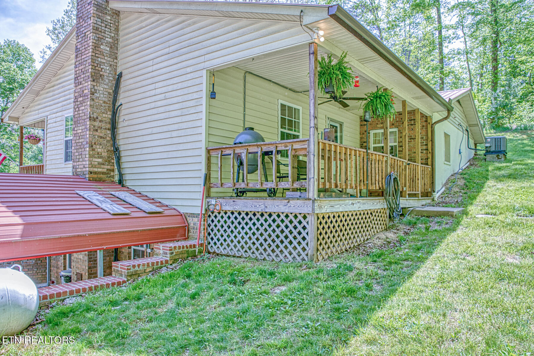 2952 Hanging Limb Highway Monterey TN 38574