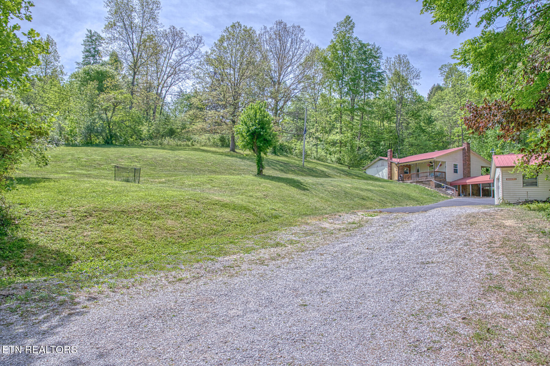 2952 Hanging Limb Highway Monterey TN 38574